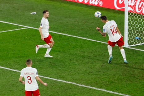 Jakub Kiwior keeps Poland in the World Cup!