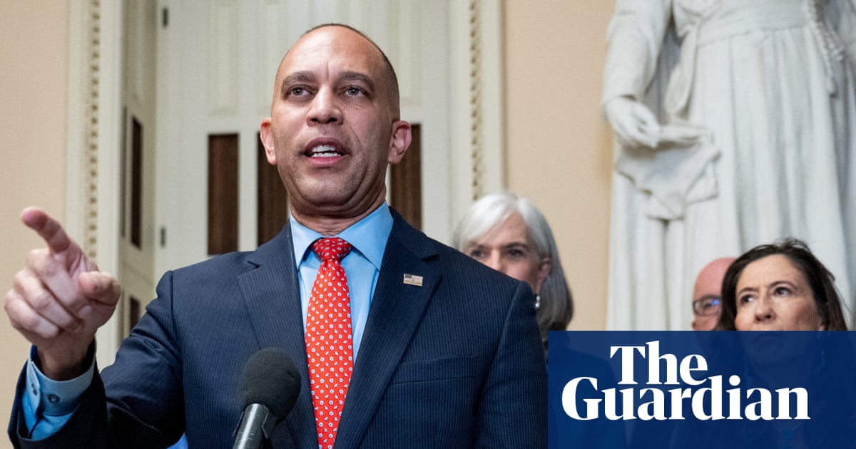 Trump news at a glance: Top House Democrats vow to oppose shutdown bill after splinter group disappoints