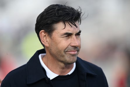 Head and shoulders shot of Stephen Fleming