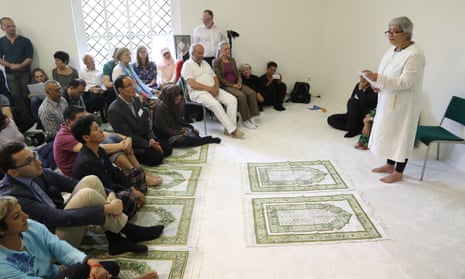 Seyran Ateş (right) introduces Friday prayers during the opening of the Ibn-Rushd-Goethe mosque