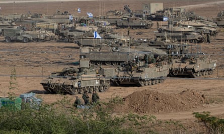 Israeli tanks mass on the border with the Gaza Strip