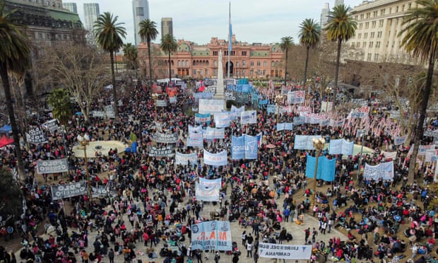 Protestors gather in front of the presidential palace and the Economy Ministry in Buenos Aires on 10 August demanding better wages, more jobs and a meeting with Argentina's new economy minister Sergio Massa.