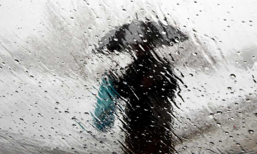 Weatherwatch Walking In The Rain Is Good But Not If There S Traffic Walking The Guardian Weatherwatch Walking In The Rain Is Good But Not If There S Traffic Walking The Guardian