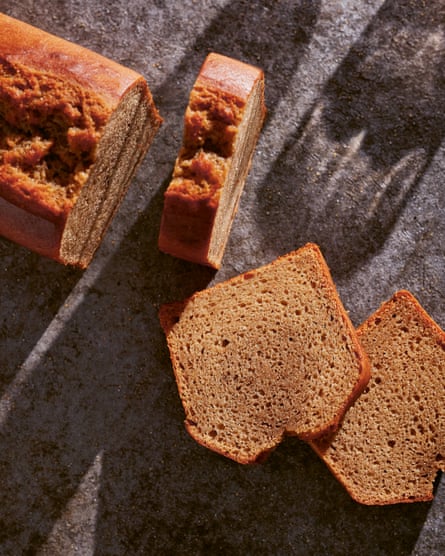 Topview of a loaf of banana bread, and slices of banana bread.