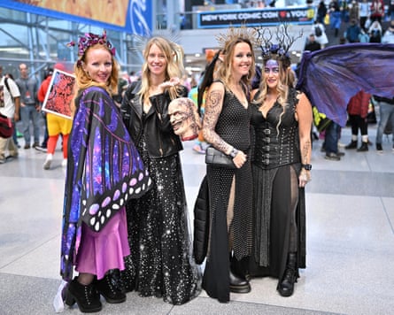 Fans of A Court of Thorns and Roses characters at New York Comic Con 2023.