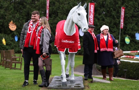 The great Desert Orchid is commemorated with a statue at Kempton racecourse.