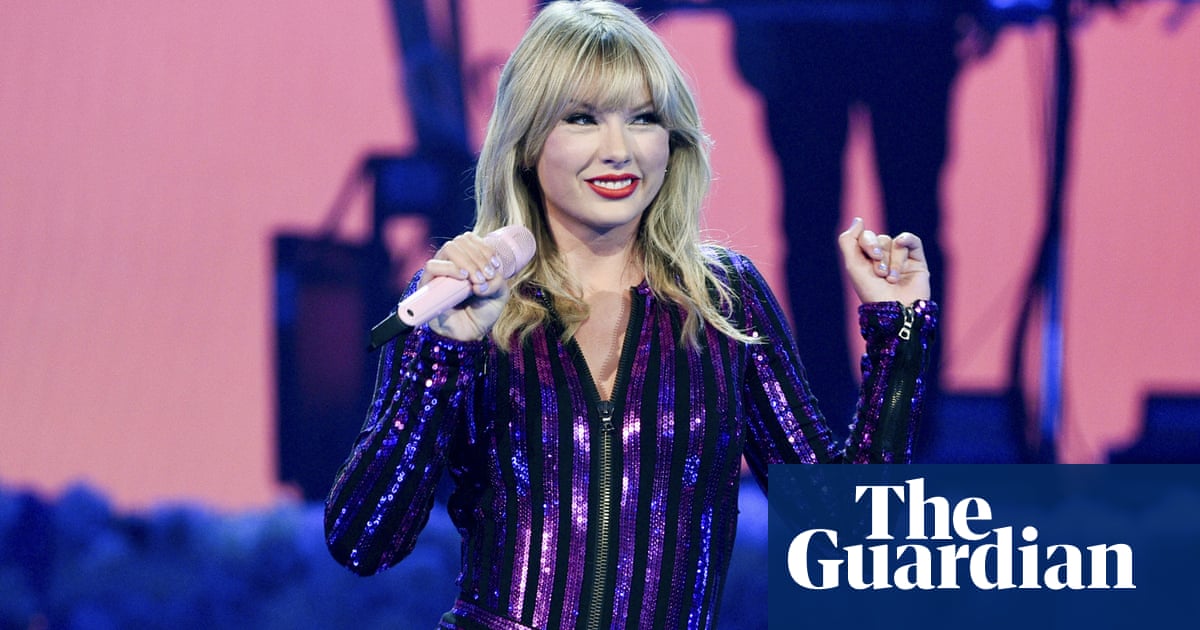 Taylor Swift cleared to perform old songs at AMAs after label backs down