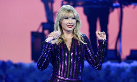 American Music Awards 2019 Taylor Swift Takes Artist Of The