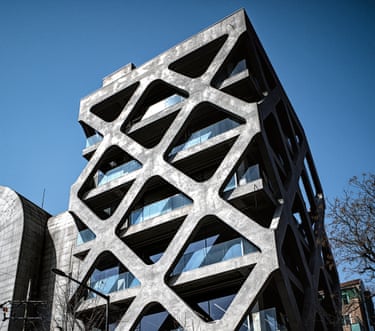 Han Ji-Young and Hwang Su-Yong. Completed 2023The JH Building echoes the changing identity of today’s Seoul – where architectural experimentation and urban density produce structures that are expressive, intelligent and attuned to their surroundings