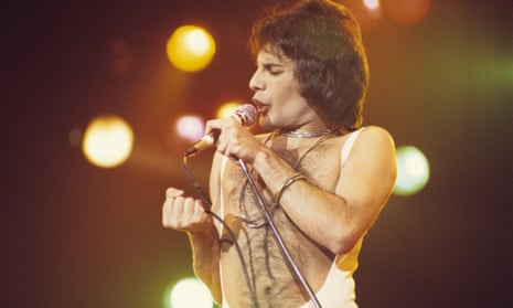 Freddie Mercury performing with Queen in 1977.