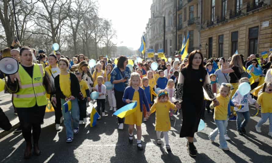 March in support of Ukraine in London: everything was turning blue and yellow | London