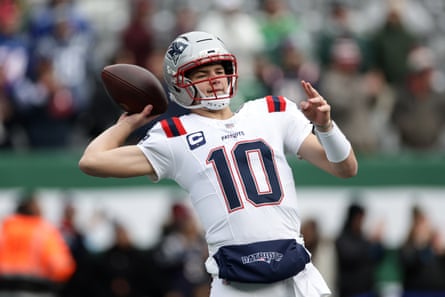 New England’s Drake Maye threw a career-high 5 touchdown passes successful Sunday’s triumph astatine New York.