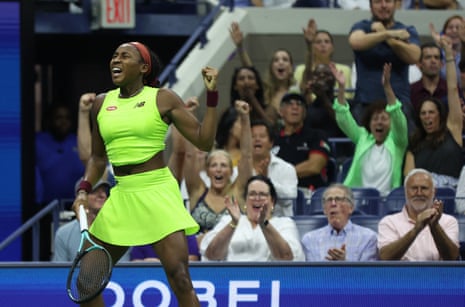 Coco Gauff has taken the first set of her US Open semi-final against Karolina Muchova.