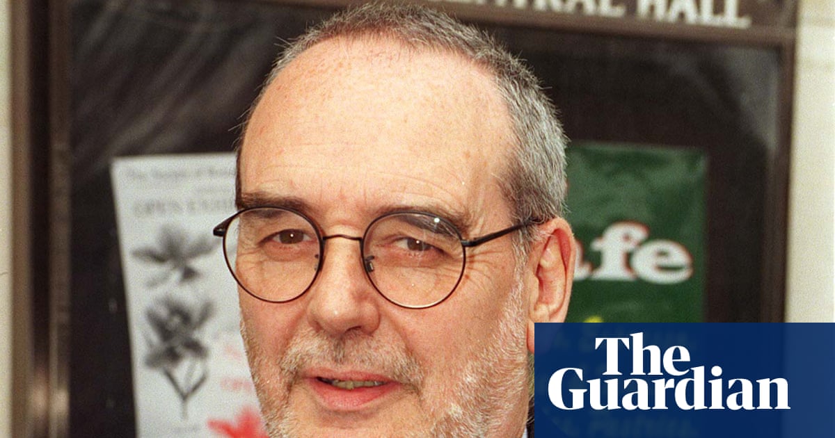 Keir Starmer leads tributes as Lord Sawyer dies aged 82