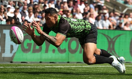 Israel Folau scores for the World XV against the Barbarians at Twickenham