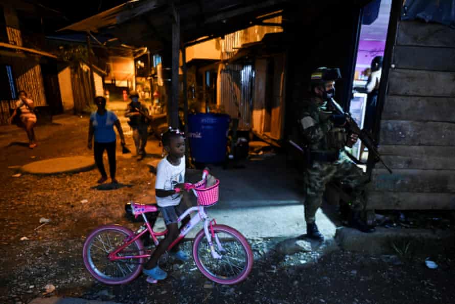 Night falls on the dangerous streets of Buenaventura