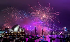 Los fuegos artificiales de Nochevieja en Sydney envían un mensaje de salud pública equivocado, dicen los expertos médicos.