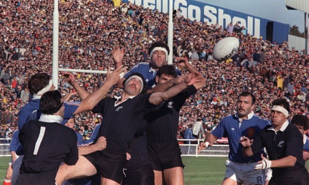 France and New Zealand contest a lineout in the 1987 Rugby World Cup final