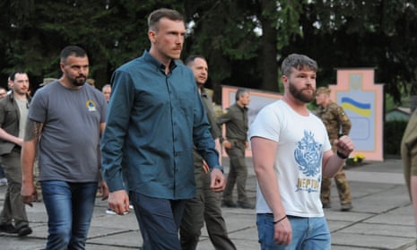 The men return to a heroes welcome.