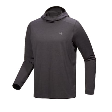 A long-sleeved Arc’teryx Cormac hoodie in black. A small logo is positioned on the left hand chest.
