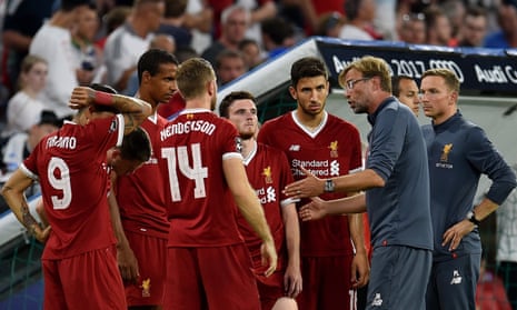 Jürgen Klopp gives a team talk during Liverpool's Audi Cup game against Atlético Madrid