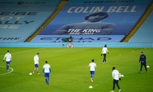 Manchester city v crystal palace: premier lig - canlı! 4 merhum colin bell'e bir hediye, stantları süslüyor.