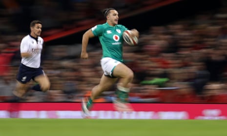 James Lowe speeds away for the third Ireland try.