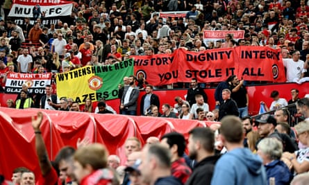 Bayern fans show Manchester United a way for holding owners to account | Bayern Munich 6 Manchester United fans protest against the club’s owners before the Premier League game against Nottingham Forest in August.