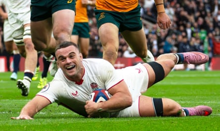 Ben Earl scores a try for England
