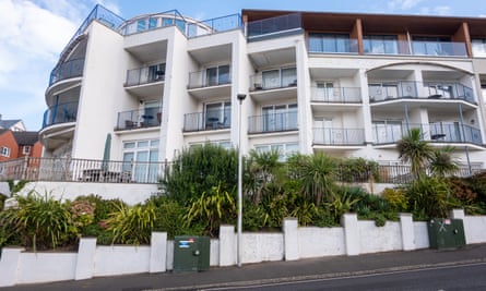 Devon aileleri evlerini Airbnb'ye kaptırırken zorluklar ve kalp kırıklığı izin veriyor | Devon 2 Kuzey Devon, Woolacombe'da modern bir gelişme.