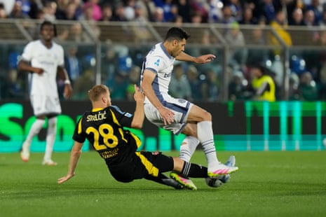 Mehdi Taremi is ‘tackled’ by Ivan Smolcic.