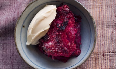 Hot summer pudding with sloe gin