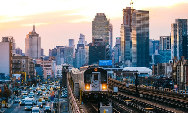 Subway train in Queens with Manhattan skyline, New York City