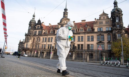 A forensic expert searches the area in front of the Royal Palace in Dresden
