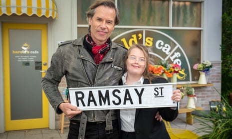 Guy Pearce and Henrietta Graham holding Ramsay St sign.