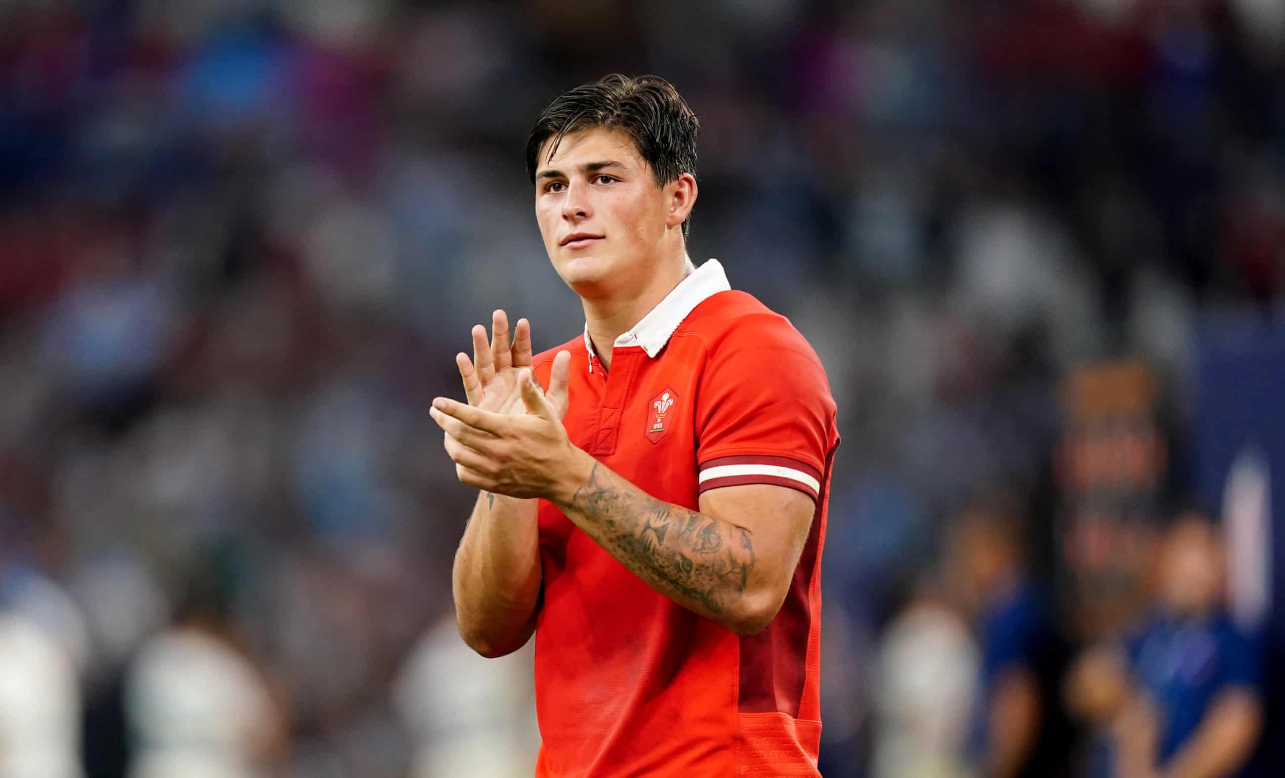Louis Rees-Zammit recalled to Wales squad after NFL experiment