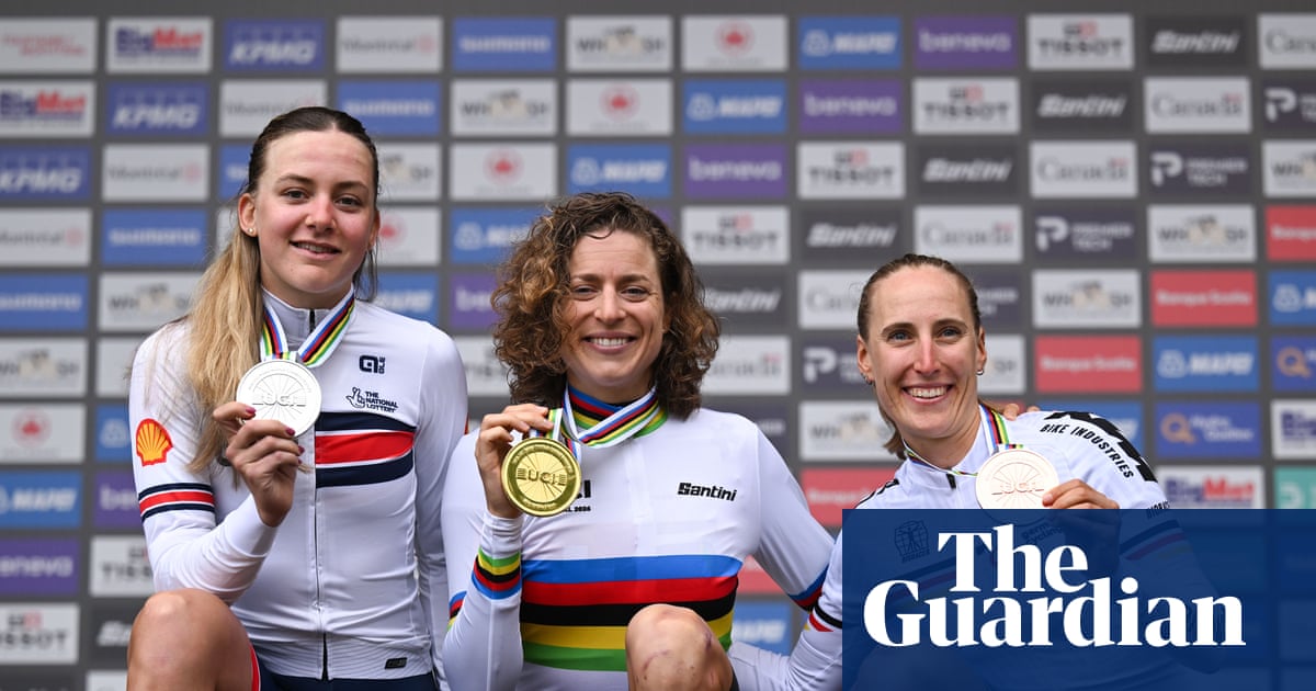 Marlen Reusser holds off Zoe Backstedt to retain world time-trial cycling title