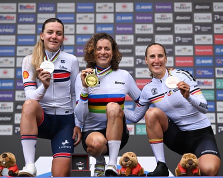 Marlen Reusser (centre) receives her gold medal with Zoe Backstedt (left) winning silver and Franziska Koch (right) bronze.