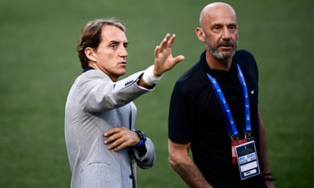 Roberto Mancini with Gianluca Vialli before Euro 2020