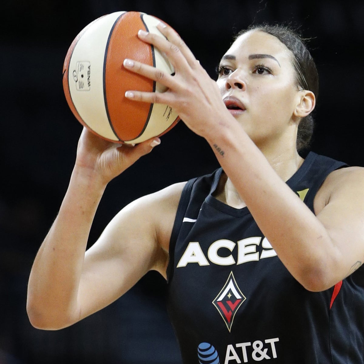 Superstar Of The Sport Liz Cambage Confirms Return To Australian Basketball Sport The Guardian