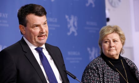 Norwegian minister of justice, Tor Mikkel Wara (L), annoubces his resignation beside PM Erna Solberg in March 2019.