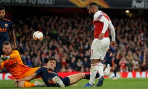 Alexandre Lacazette of Arsenal has his shot blocked by Norberto Murara Neto and Gabriel Paulista of Valencia