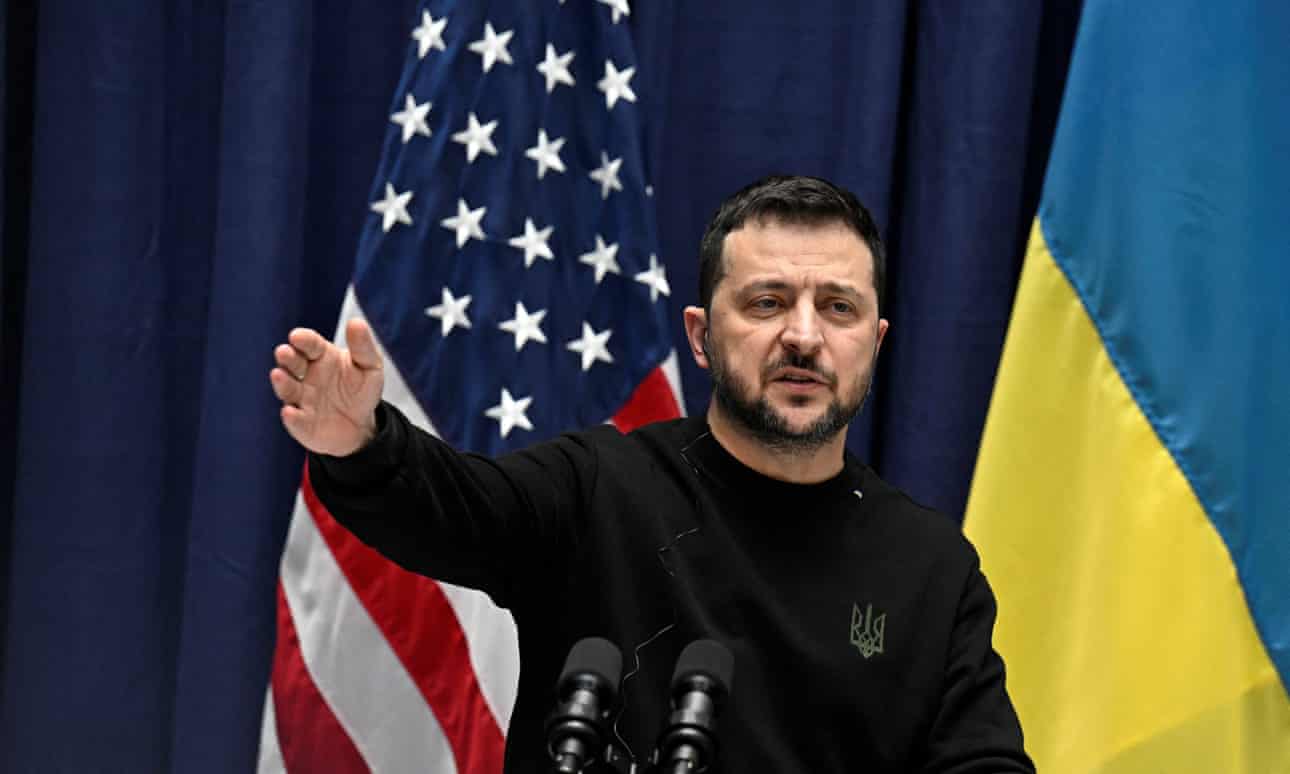 Volodymyr Zelenskiy hace un llamado por más armas cuando la ciudad fronteriza ucraniana cae.