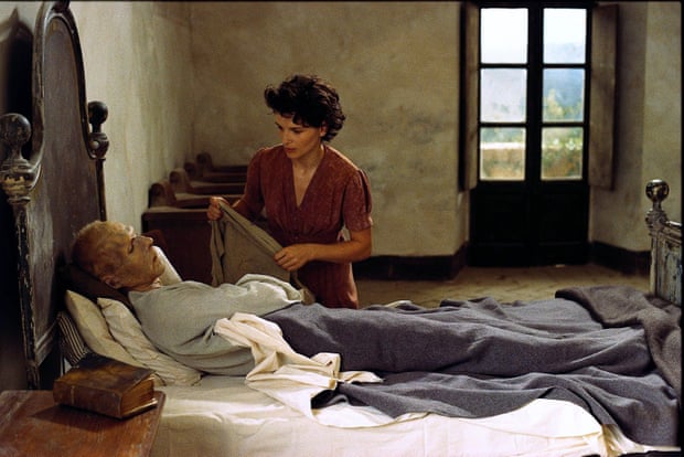 With Ralph Fiennes in The English Patient, for which Binoche won the Oscar for best supporting actress in 1996.
