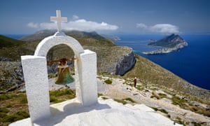 A small church along the historical hiking trail to Panagia Chozoviotisa monastery.
