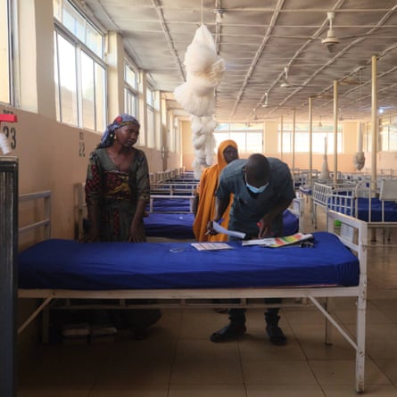 Crianças desnutridas e mães desesperadas: a unidade de saúde na linha de frente...