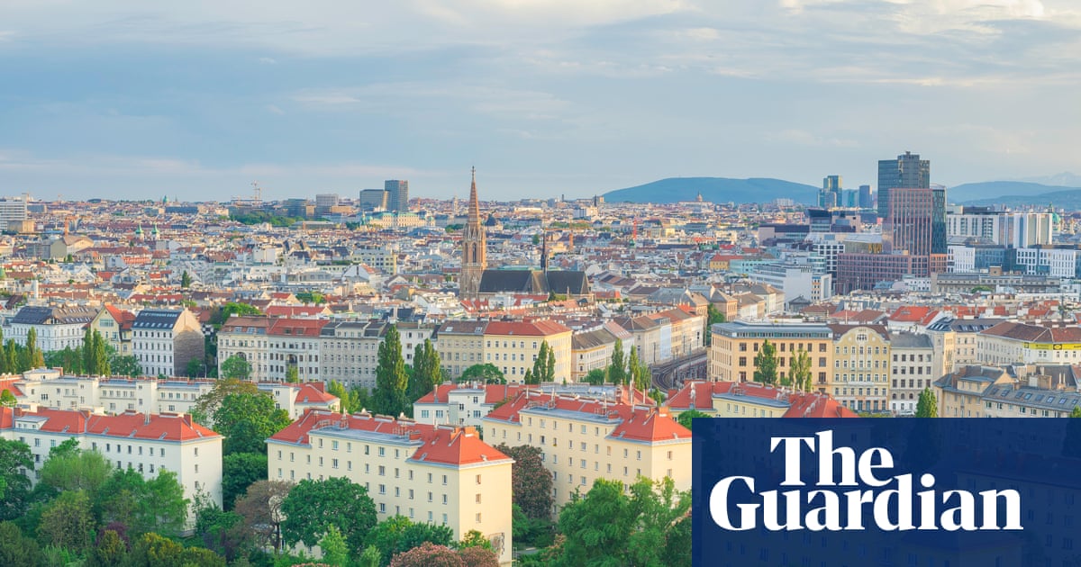 Vienna District Tells Dog Owners to Dilute Urine
