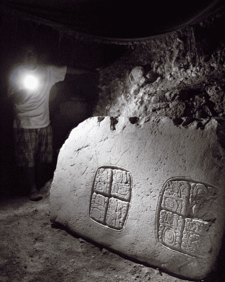 Maya Tomb Uncovered Holding Body Treasure And Tales Of Snake Dynasty Archaeology The Guardian