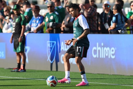 Orbelín Pineda of Mexico warms up before the match