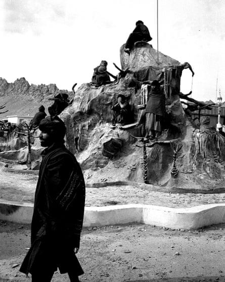 Anti-Taliban militia and statue. Mullah Omar’s compound near Kandahar,